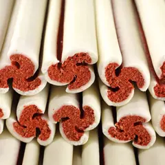 BOW WOW SWIRL STICKS  - Ветрило пръчици от пушено месо с шипка и червени боровинки - 55 броя, 1350 гр