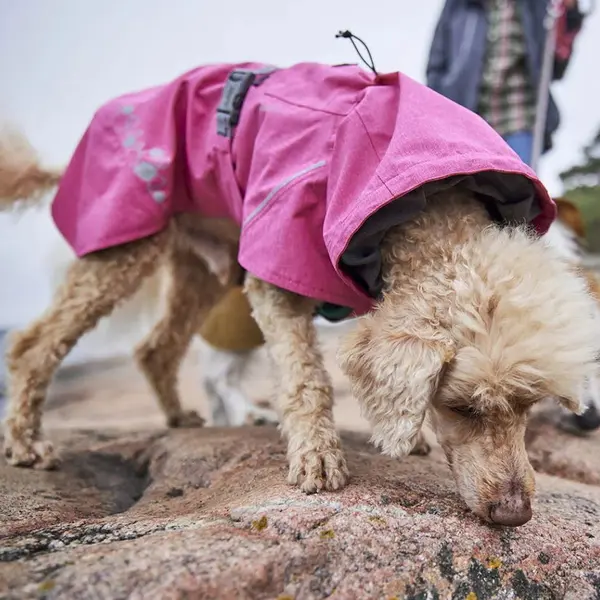Hurtta Monsoon Coat ECO - дъждобран за куче - цвят рубин - 40 см