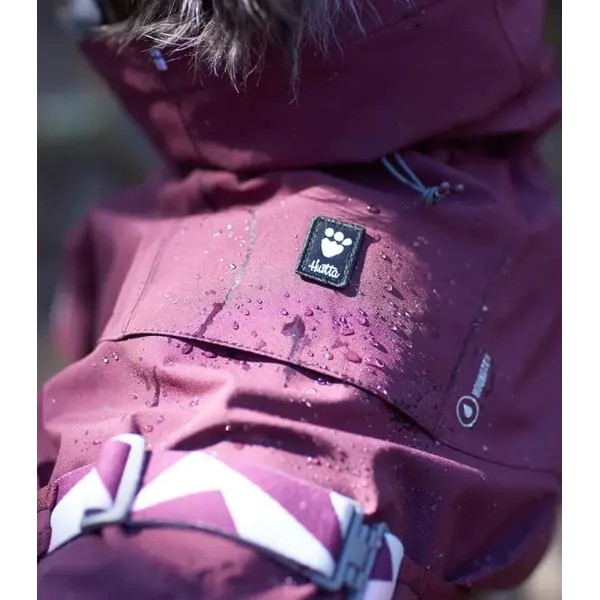 Hurtta Mudventure Dog Coat ECO Eggplant – непромокаемо яке за куче цвят патладжан