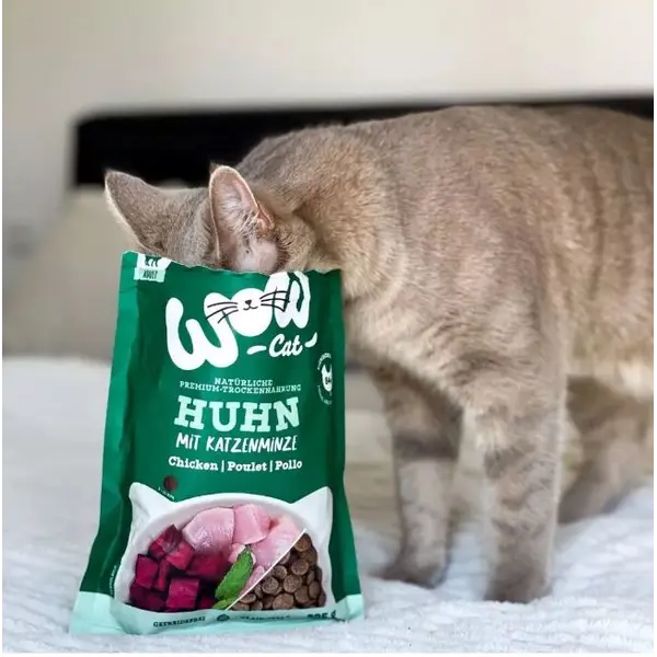 WOW Cat Adult Chicken with Catnip  - Суха храна за котки с пиле - 2 кг